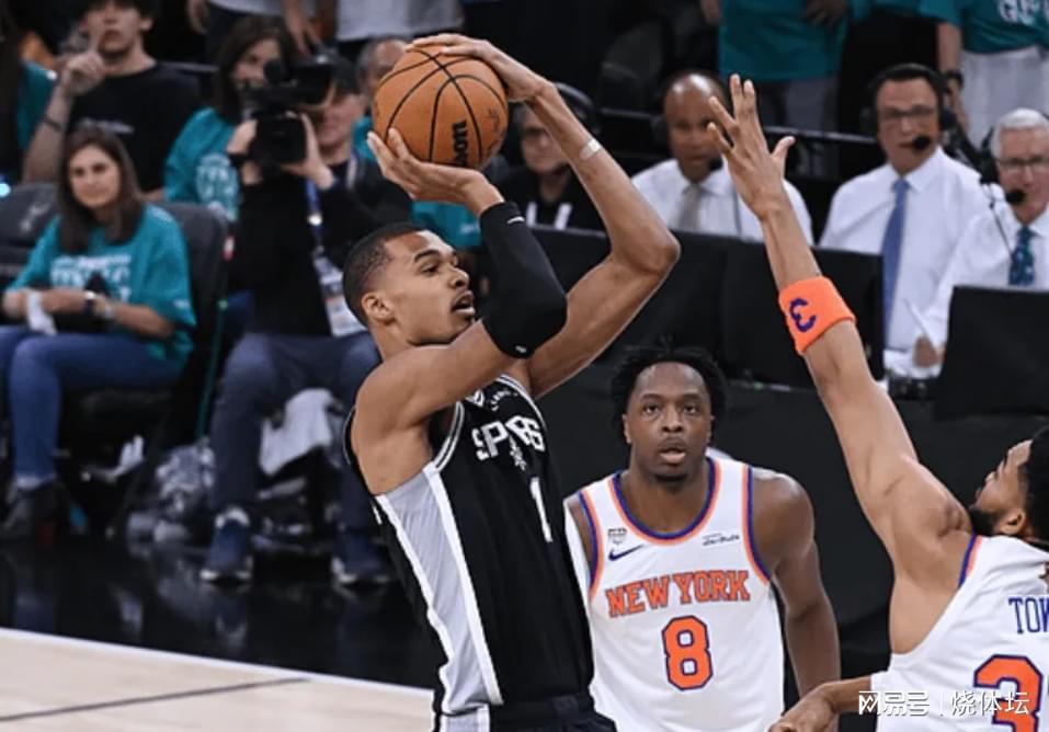 开云体育官网-NBA：马刺领先13分遭逆转！文班亚马26分12板，布伦森30分